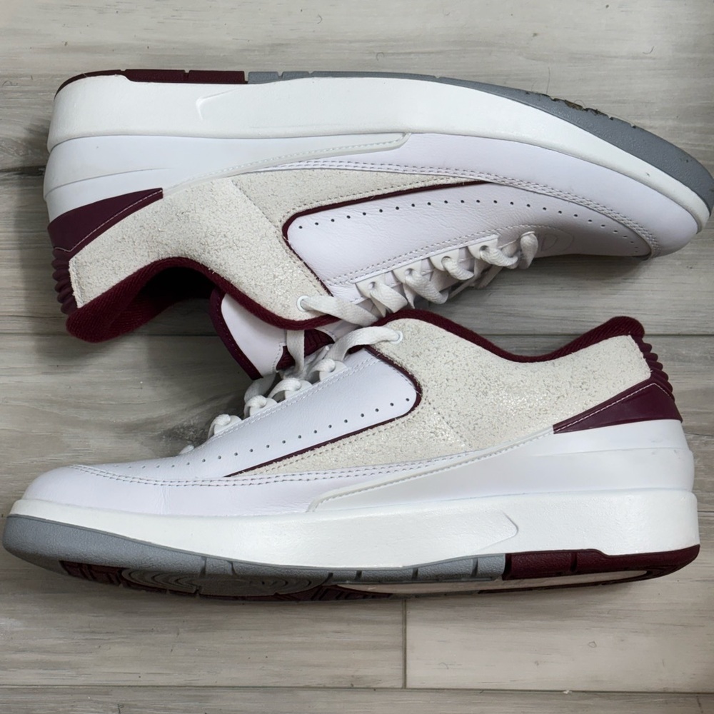 Nike Air Air Jordan 2 Retro Low maroon and white size 12.5 excellent condition